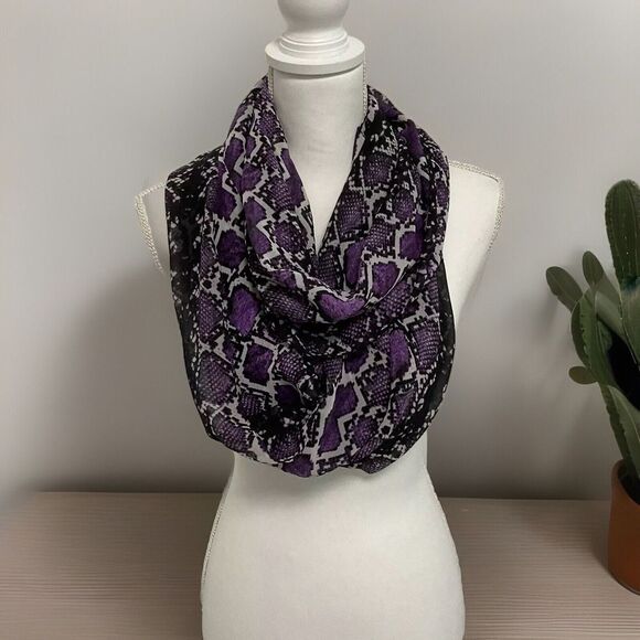 Calvin Klein Infinity Scarf Wall Snake Print Purple Black White 28" x 72" Mint - Picture 1 of 3
